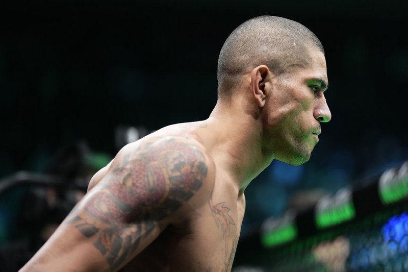 Чарлз Оливейра: Алекс Перейра е боецът на годинатa в UFC