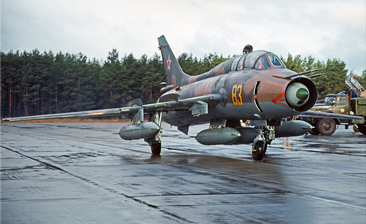 20 GvAPIB Su-17UM3 83 yellow_17532364509 (2)