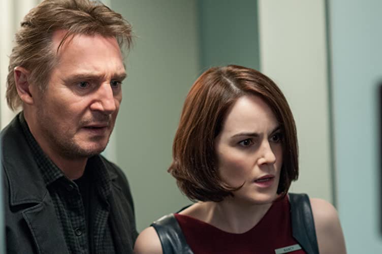 Liam Neeson dan Michelle Dockery di Non-Stop (2014)