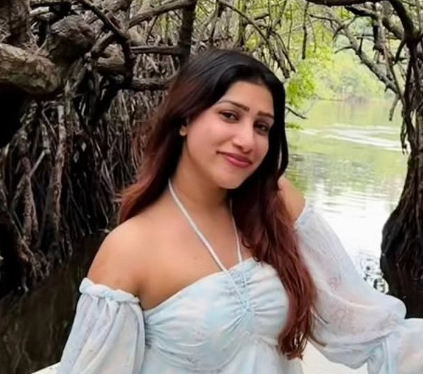 Sara Browns, a happy traveler