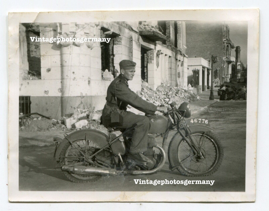 D339 Foto Frankreich WH Soldat französisches Beute - Motorrad Krad Kennzeichen