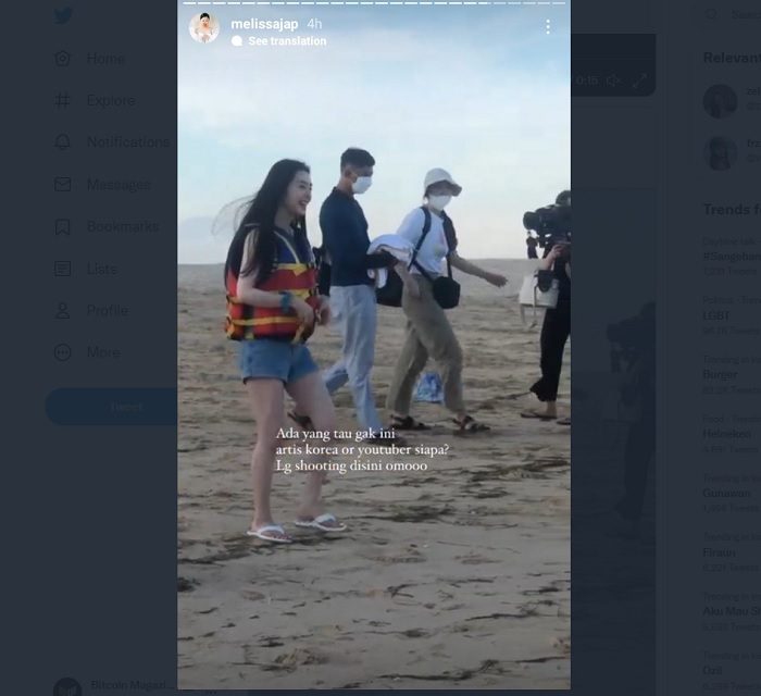 Irene Red Velvet terlihat mengunjungi sebuah pantai di Bali.