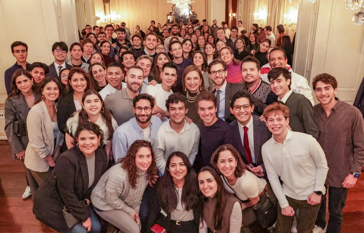 Revira Gálvez a manifestantes en NY; “están llenos de odio, coraje y rencor”