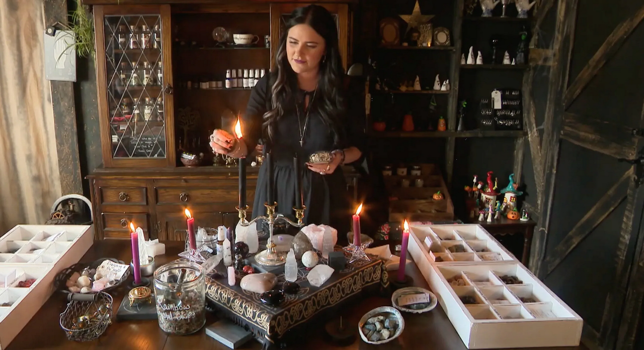 ¿Quieres titularte en artes oscuras? Universidad ofrece licenciatura en Magia y Ciencias Ocultas