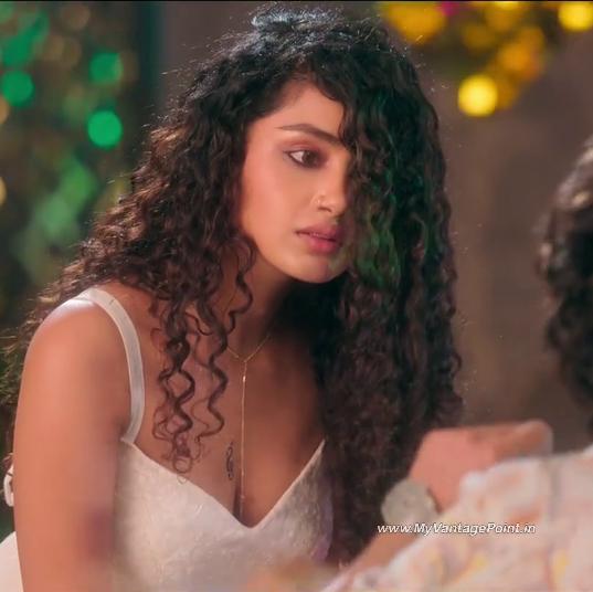 8-Anupama-Parameswaran-as-Lilly-Joseph-in-the-movie-Tillu-Square-2024