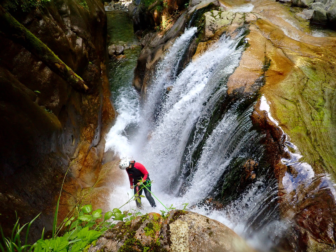 Canyoning vallée d'Ossau cascades vasques turquoise Pyrénées béarnaises