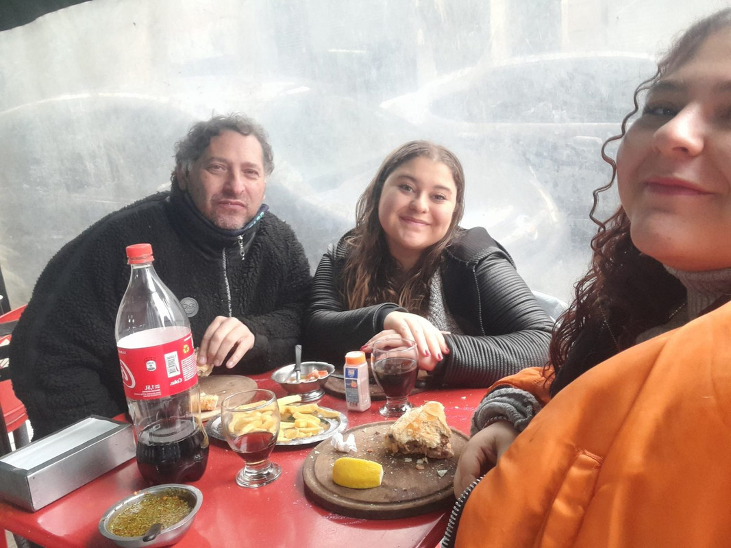 Abuelita envía mensajes por WhatsApp a su hijo muerto y se hace viral