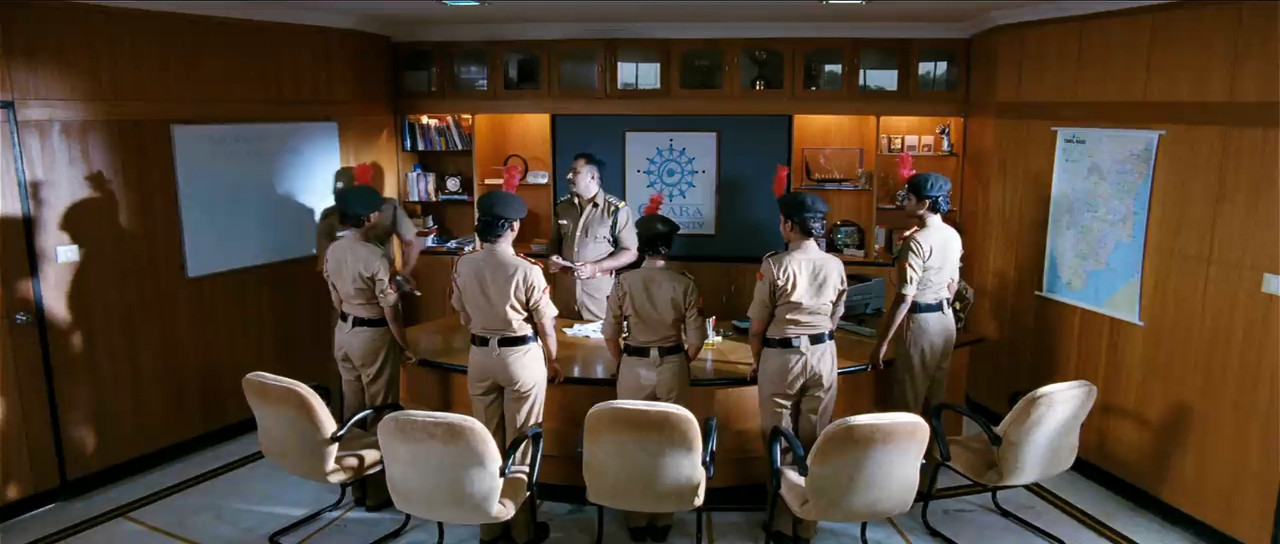 Peranmai 2009 BluRay [Tamil] 480p, 720p ESub Screenshot