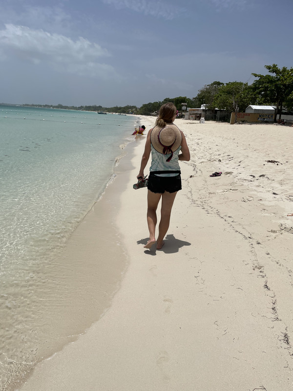 8B2CD055-1EE0-447C-BE8E-22764C5991A5