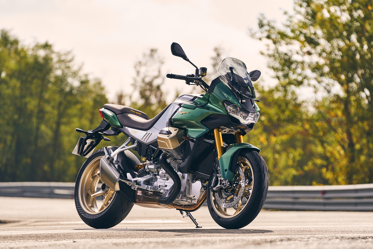 Роадстер Moto Guzzi V100 Mandello 2022
