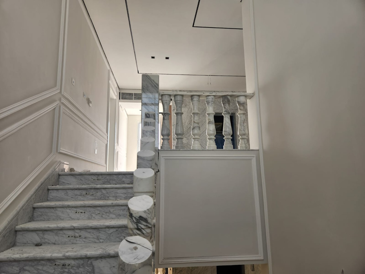 Classic Marble Balustrade & Stair Design