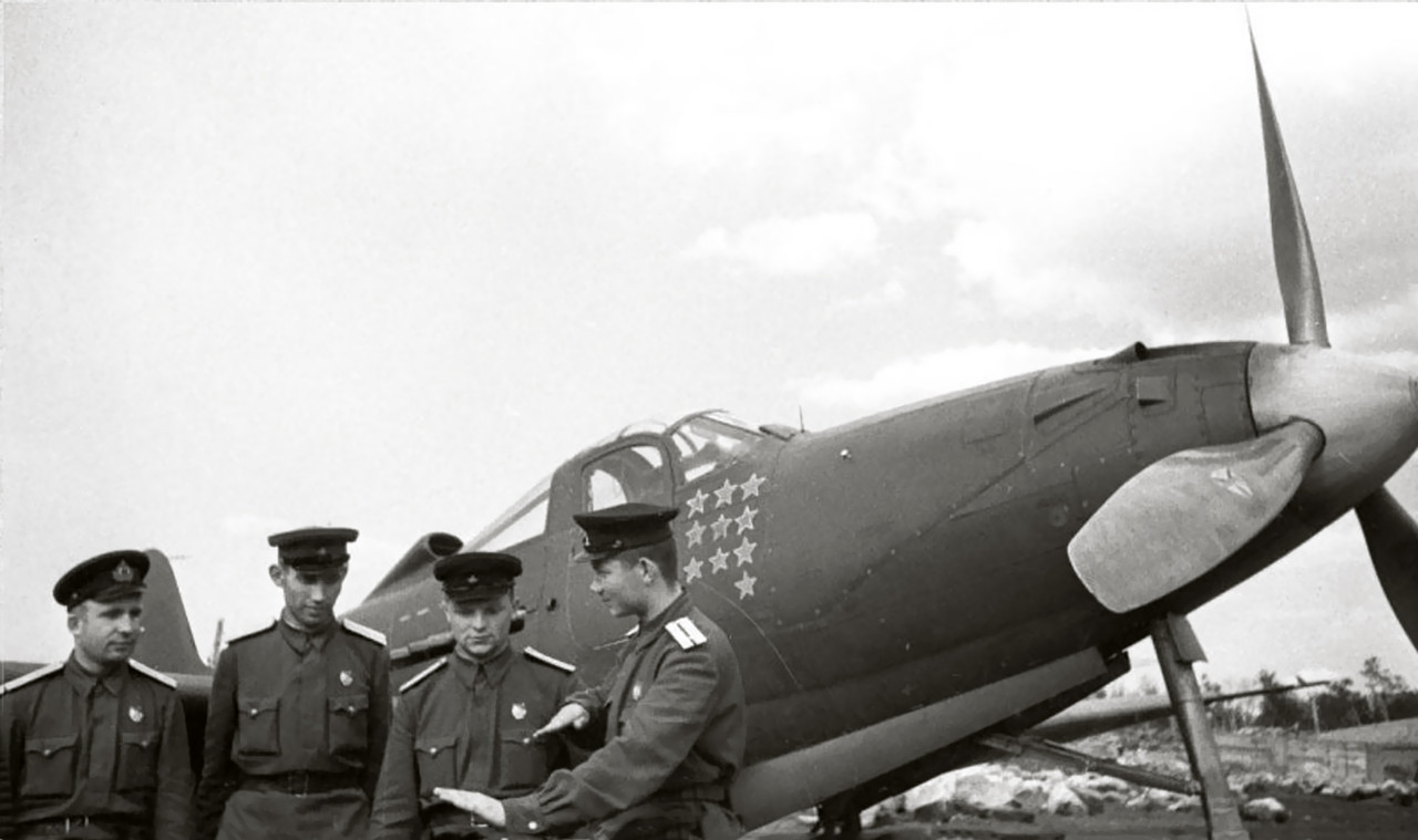 Aircrew-USSR-255IAP-5MTABR-pilot-Vladimir-Burmatov-Northern-Fleet-shot-down-ace-Hans-Dobrich-from-II