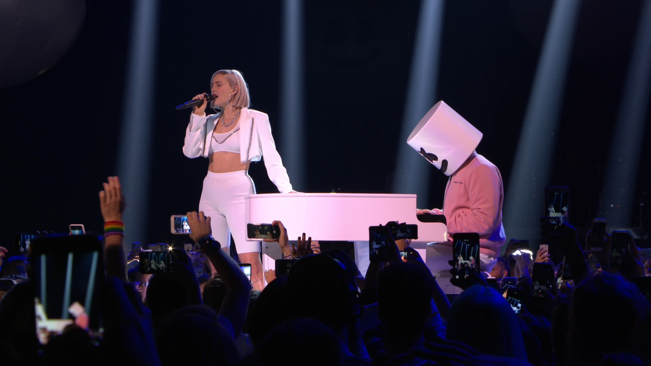 13.Marshmello,Anne-Marie & Bastille - Friends & Happier(2018 MTV