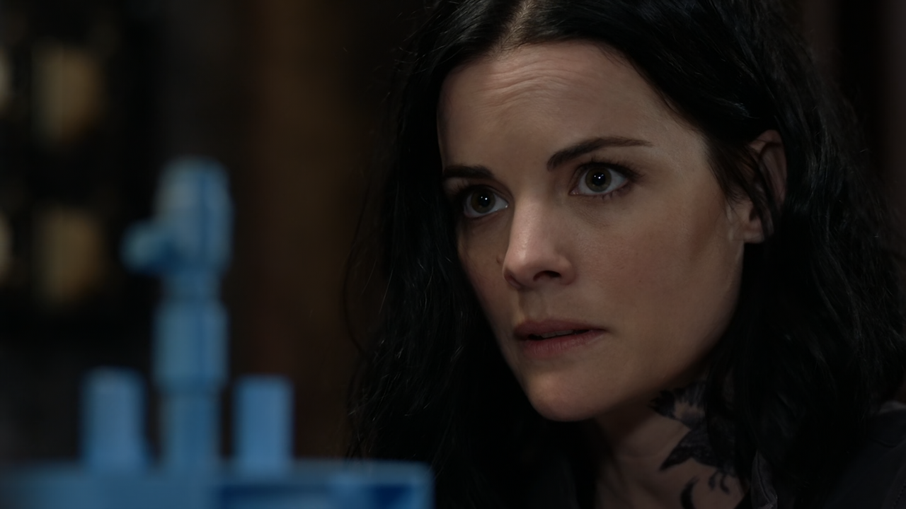 Blindspot.S05E07.Awl.In.1080p.10bit.AMZN.WEB-DL.AAC5.1.HEVC-Vyndros.mkv_snapshot_11.24_[2020.06.26_1