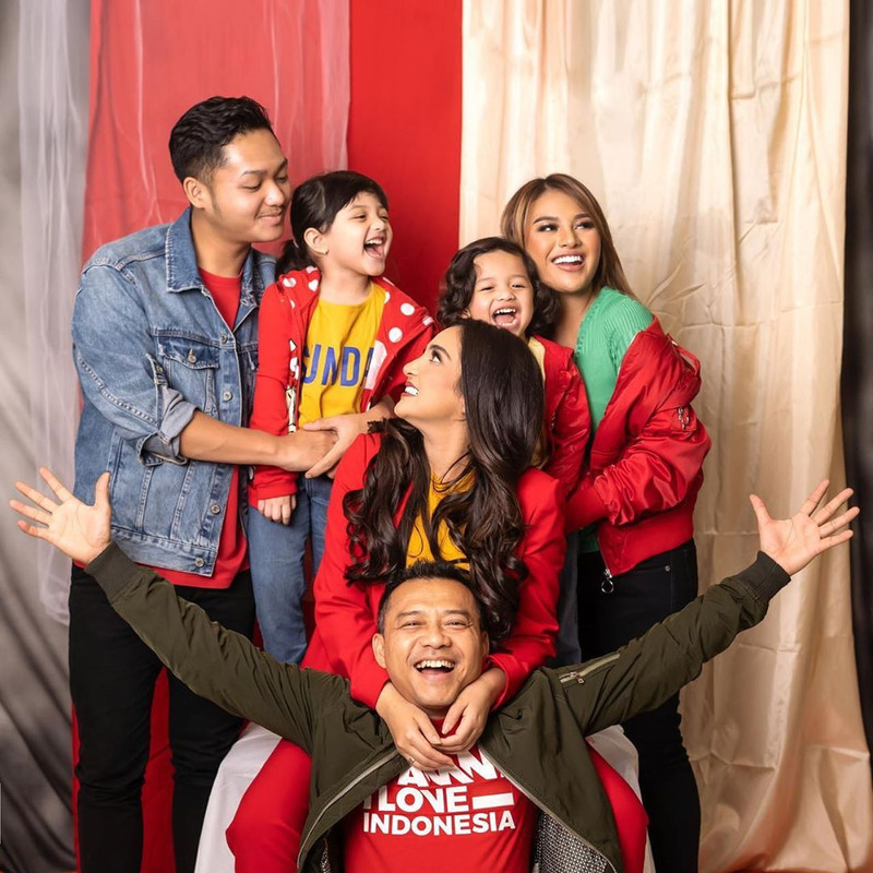 Instagram@aurelie-hermansyah