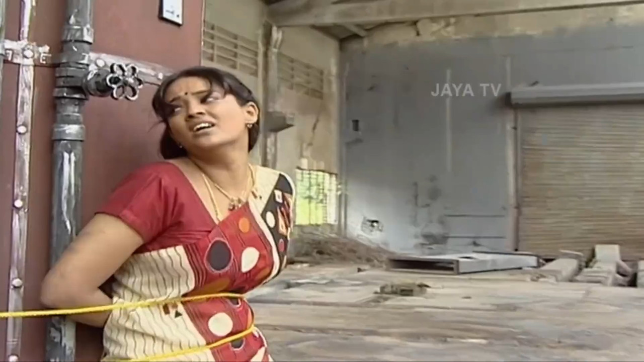 Ranjitha sexy wide navel slips in saree.mp4_snapshot_00.19.156