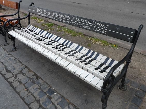 blacknwhite-piano-bench-new.jpg