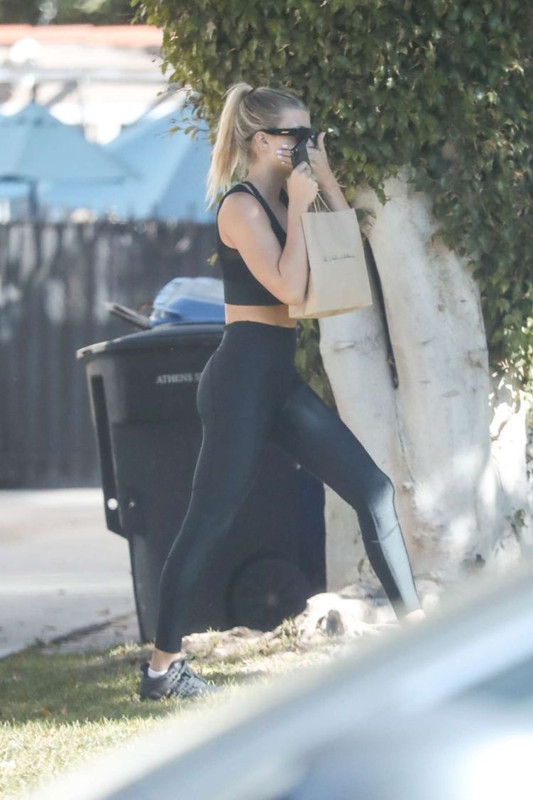 sofia-richie-friendshouse-11