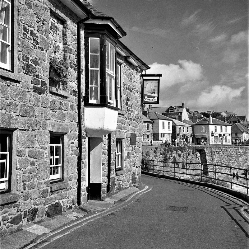 blacknwhite-ship-inn-mousehole.jpg
