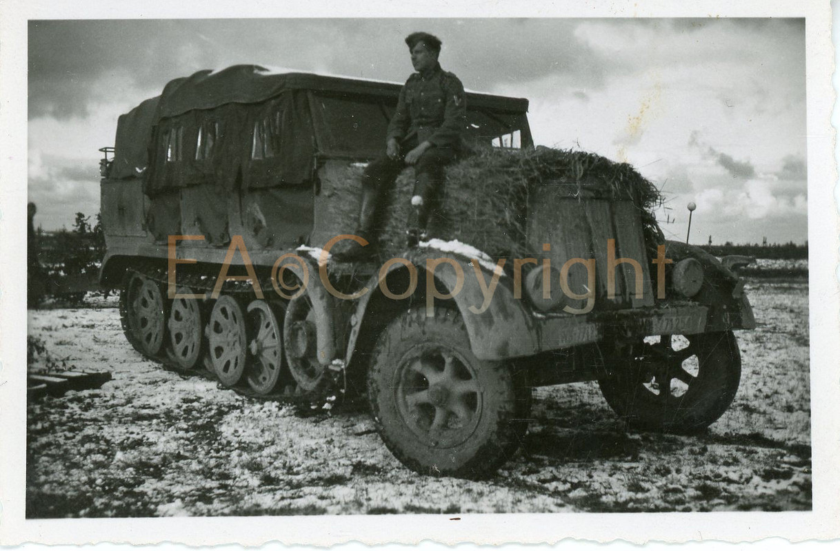 Kämpfe Halbkette Fahrzeug Sd.Kfz.- Foto