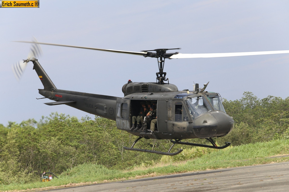 La ​Policía de Colombia transferirá a la Fuerza Aérea 13 helicópteros Huey