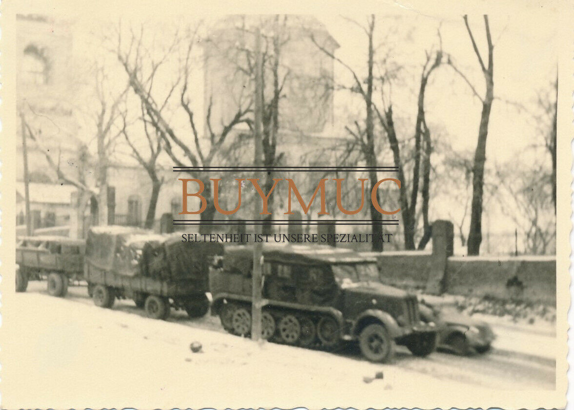 42 Winter, Russland, militärisches Kettenfahrzeug