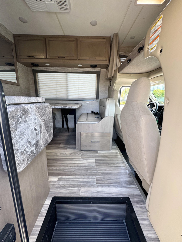 Vehicle thumbnail 25