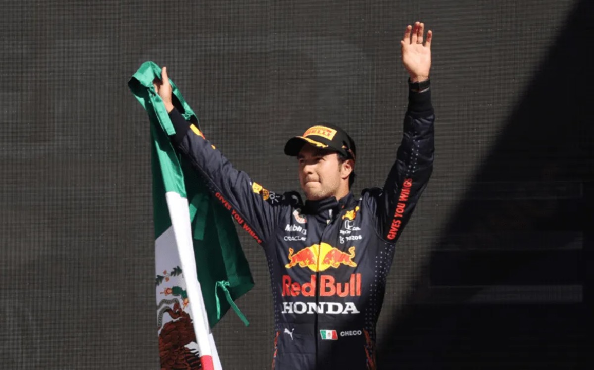 Checo Pérez finaliza en séptimo lugar en los ensayos y Hamilton en el último