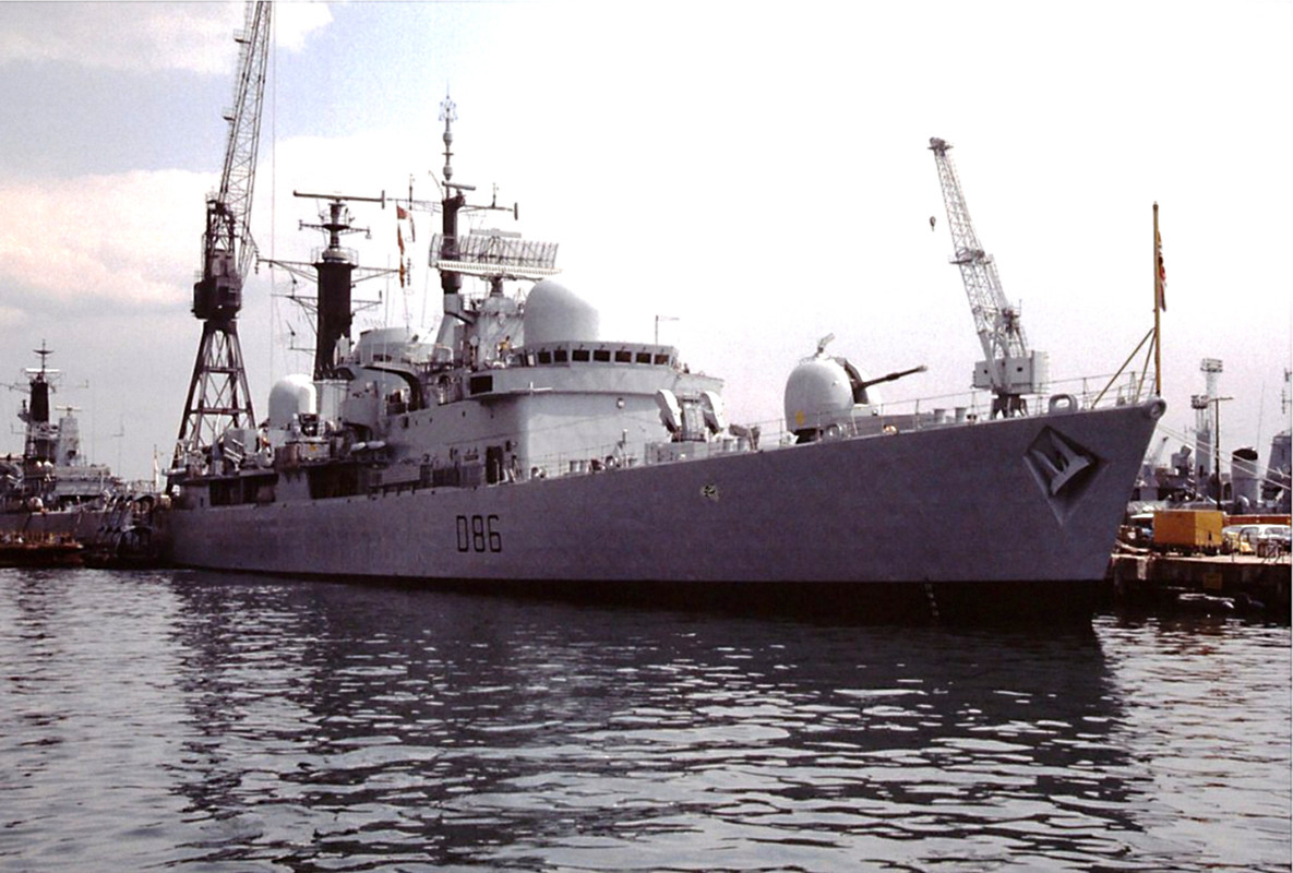 HMS Birmingham (D.86) в Портсмуте, 19 мая 1988