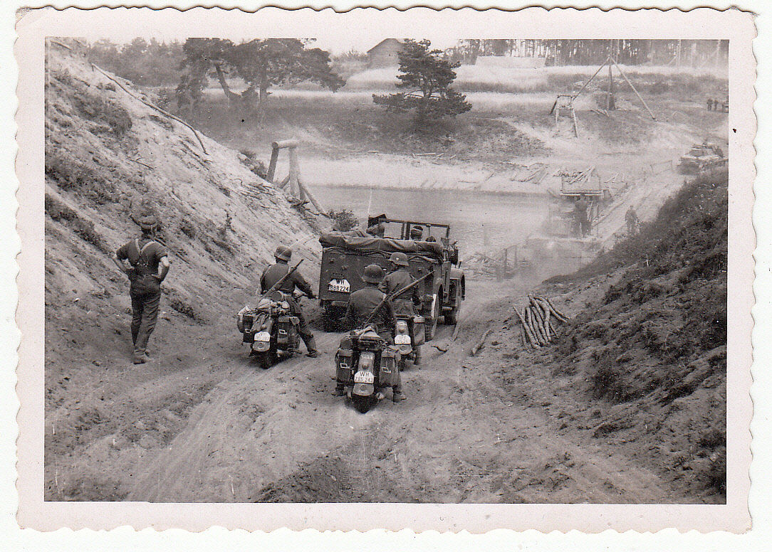 Brücke Panzer LKW Motorrad Krad Dünaübergang Wel