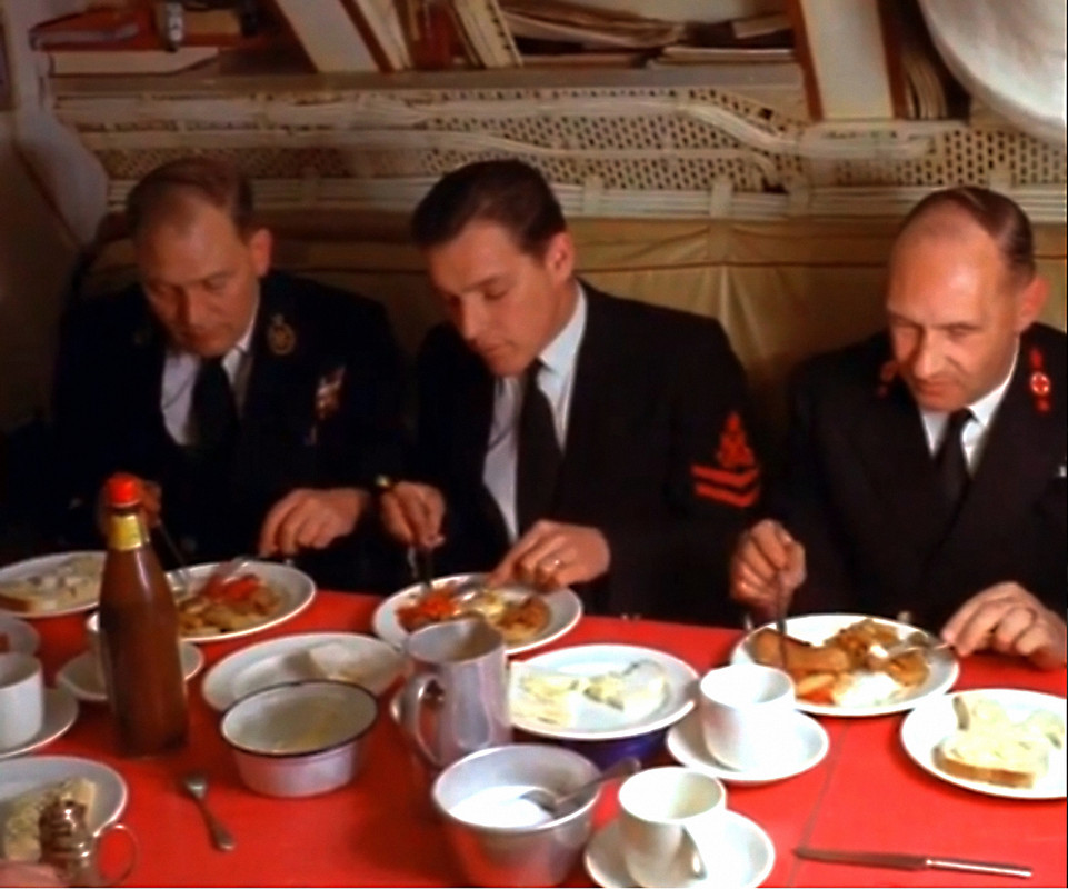 HMS NARWHAL кают-компания уорент-офисес