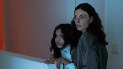 1126586997-quando-estreia-a-versao-brasileira-de-quarto-do-panico-com-isis-valverde