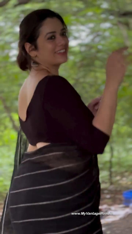 5-Marathi-Actress-Girija-Oak-Godbole-Hot-Pics-in-Black-Saree-My-Vantage-Point