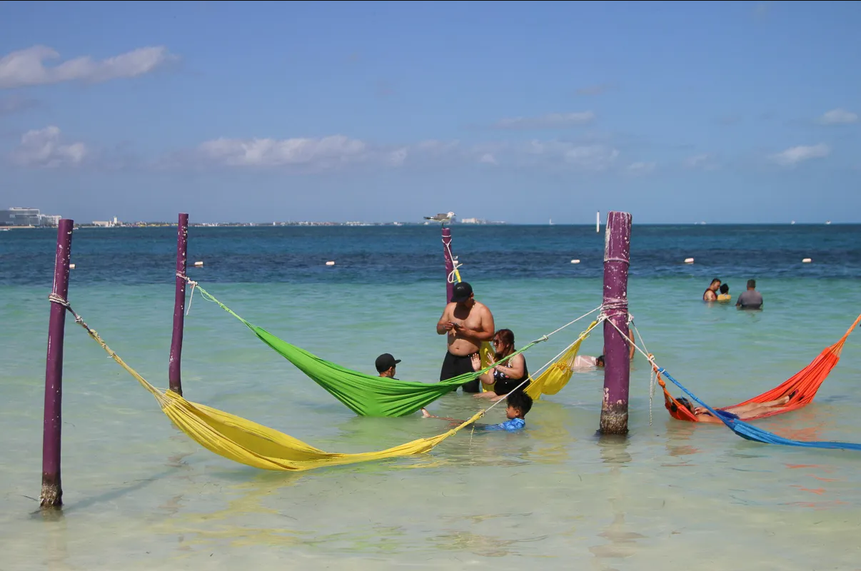 Dan luz verde en comisiones del Senado para vacaciones dignas de 12 días