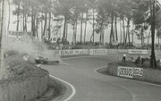 24 HEURES DU MANS YEAR BY YEAR PART ONE 1923-1969 - Page 38 56lm02-Jaguar-D-Type-Paul-Frere-Desmond-Titterington-8