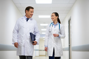 Два врача в коридоре