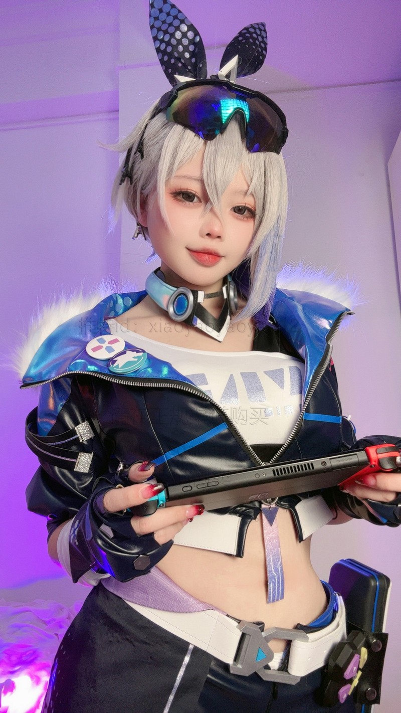 小瑶幺幺 银狼 自拍版 写真集【64P + 5V｜185MB】插图
