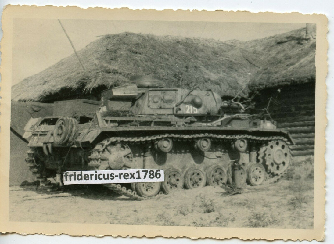 Foto Panzer Tank PzKpfw III Rückzugskämpfe 1945 westlich von Warschau.