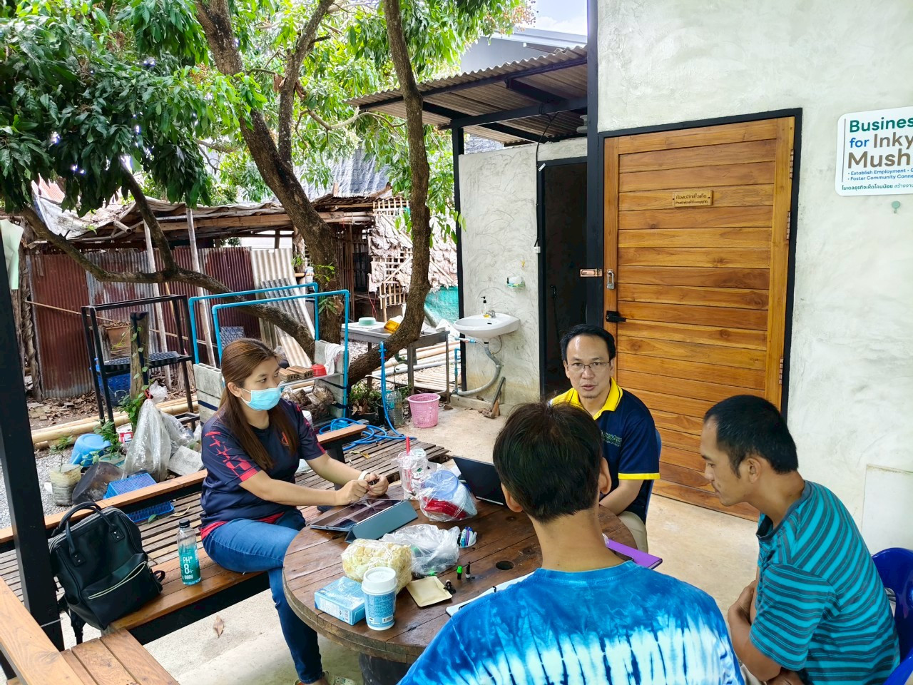 ดร ว ฒ พงษ ฉ วตระก ล (ขวา) และ ผศ เพ ญวร ตน พ นธ ภ ทรช ย (ซ าย)