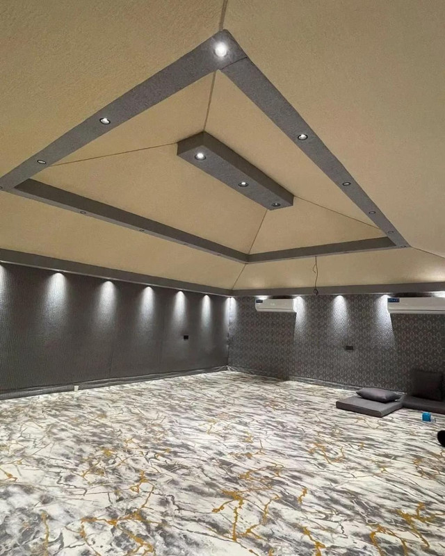 بيت شعر مع أرضيات خشبية