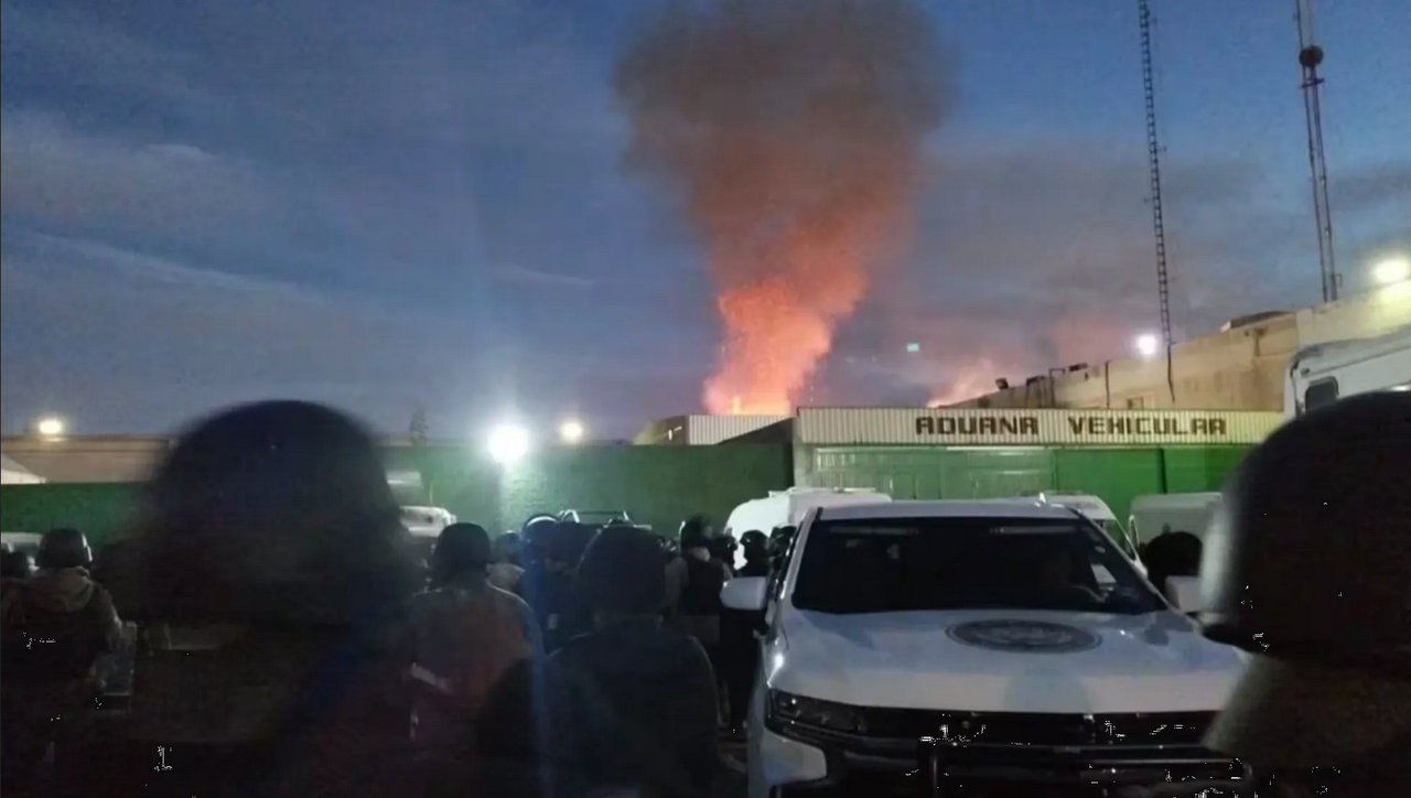 Motín en penal de SLP: reos queman palmeras por traslado de 51 compañeros