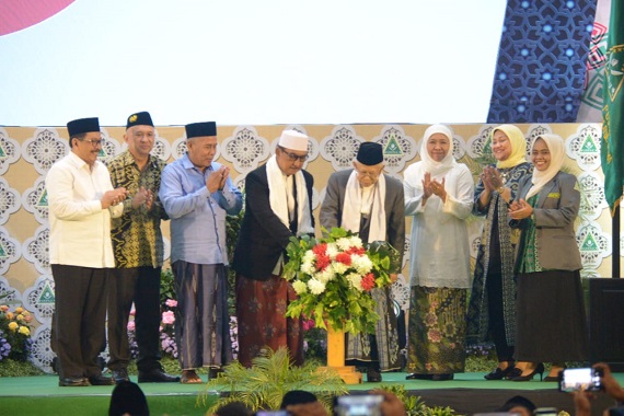 Dampingi Kunker Wapres RI Pada Rakernas IPPNU di Jombang, Gubernur Khofifah Promosikan Produk OPOP