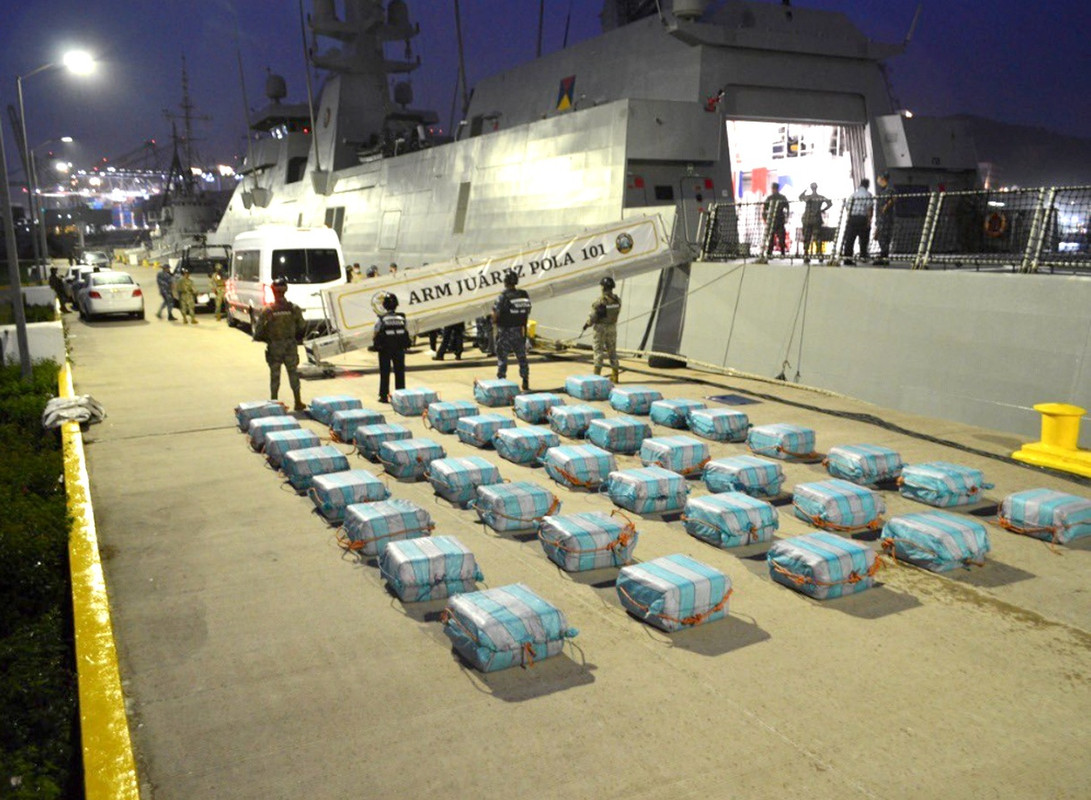 Marina asegura dos toneladas de cocaína frente a costas de Colima