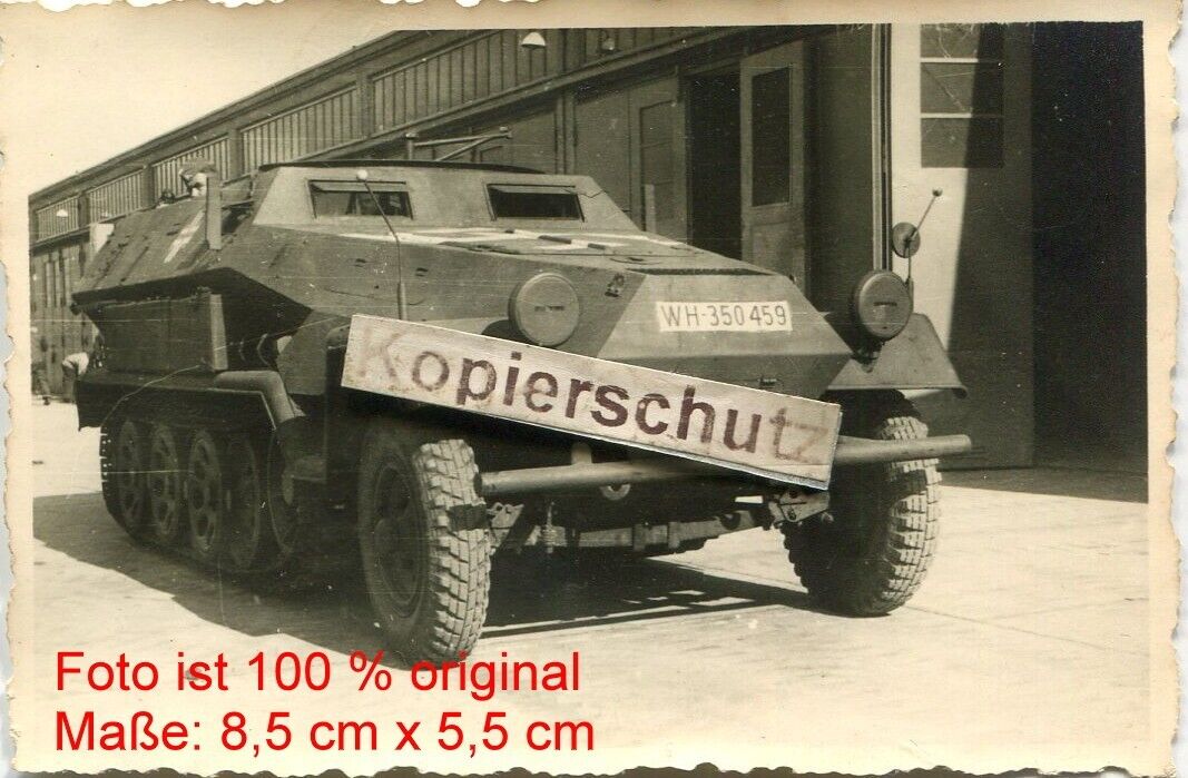 Panzerspähwagen SdKfz 251 mit Nummernschild