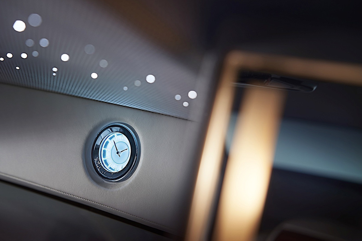 Rolls-Royce Phantom Extended Wheelbase Privacy Suite (6)