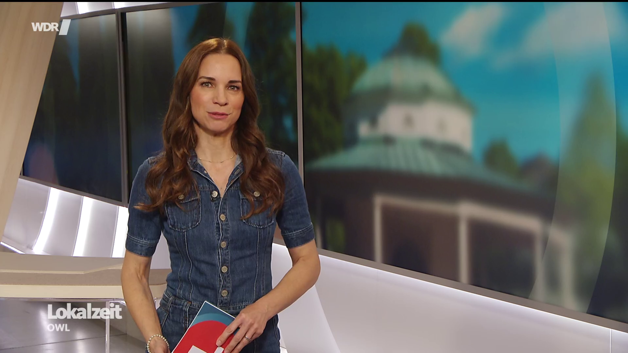 Kristina Sterz WDR Lokalzeit OWL 24 04 2026 90X Caps 14
