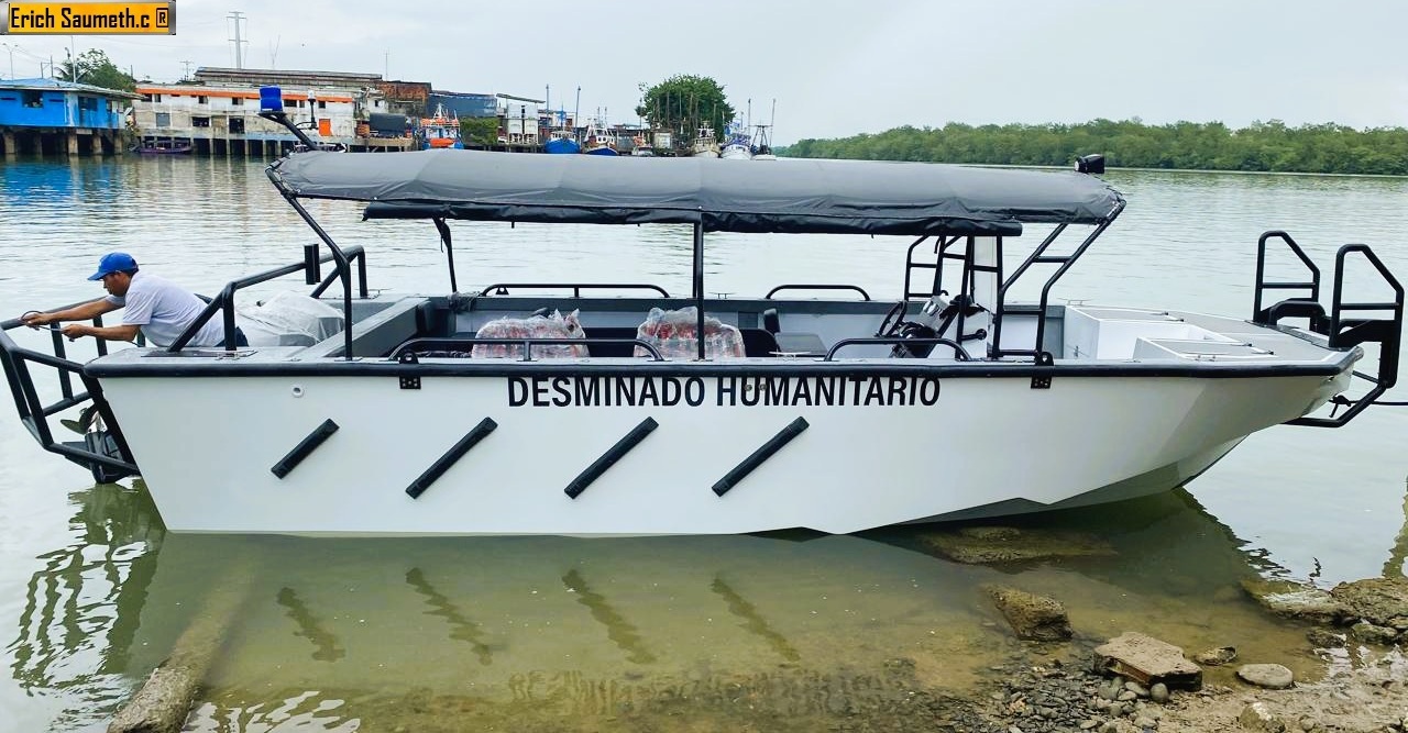 Colombia incorpora una nueva lancha 26FT de MAR 10 para operaciones de desminado humanitario