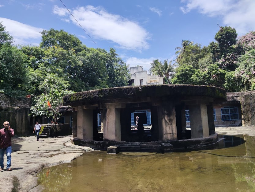 पाताळेश्वर लेण्यातील नंदी गृह