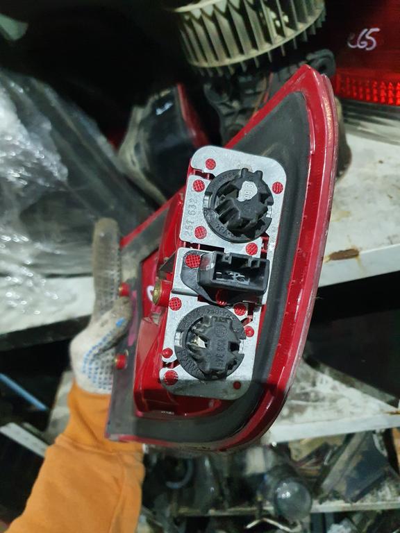 Задний фонарь