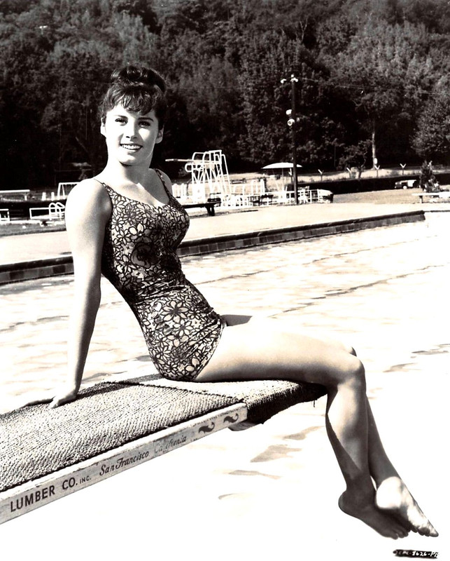 stefanie_powers_b27